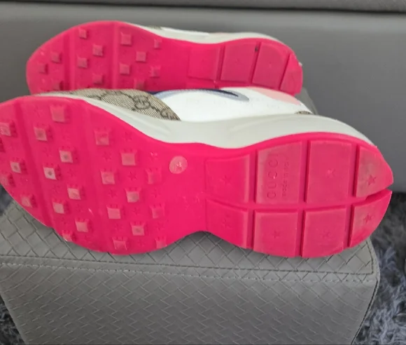 Gucci Navy and Cream Sneakers - Picture 12 of 13